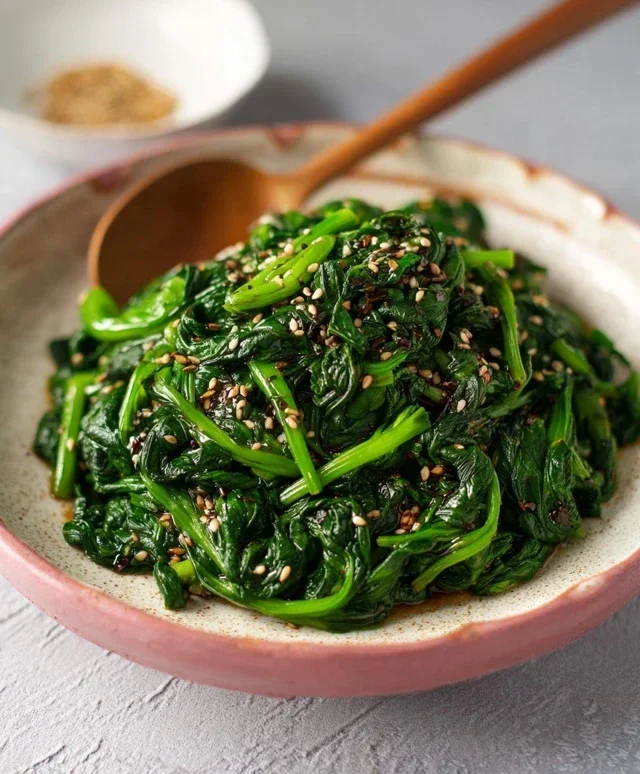 Korean Spinach Side Dish (Sigeumchi Namul)